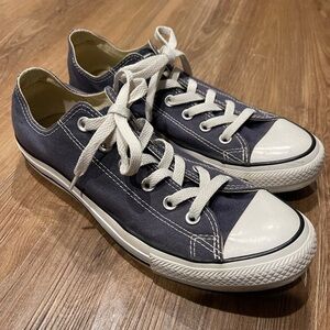 CONVERSE women’s size 10